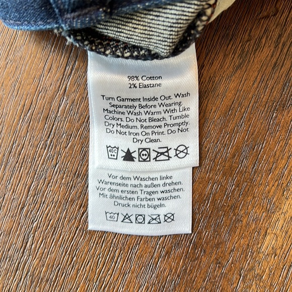 Eddie Bauer Women's Boyfriend Rolled Shorts Denim, Size 12 - Picture 7 of 10